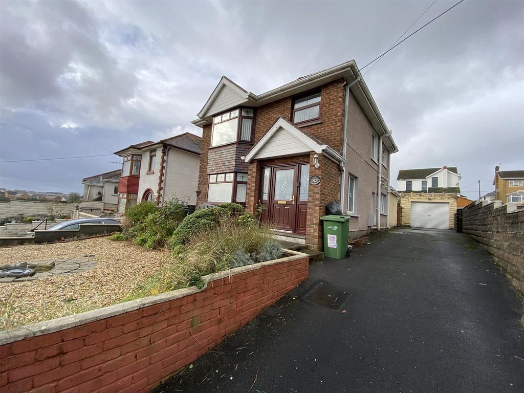 3 bed detached house for sale in Maes Yr Haf, Llanelli SA15, £249,500