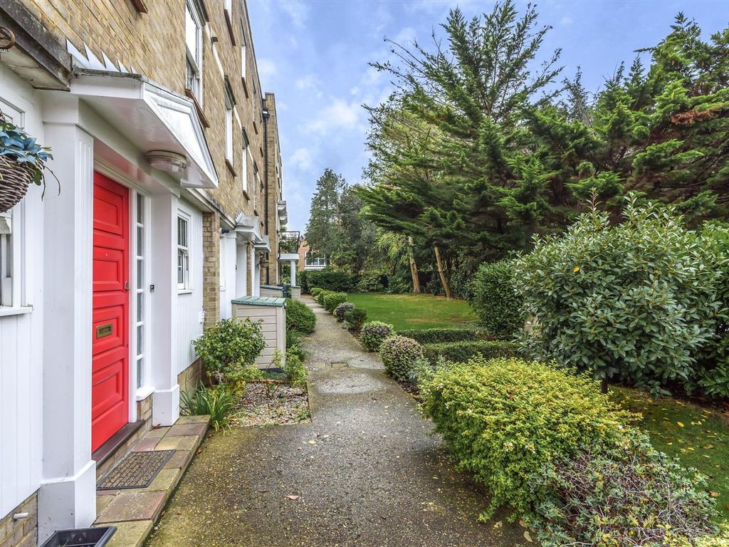 3 bed end terrace house for sale in Dorking Road, Epsom KT18, £525,000