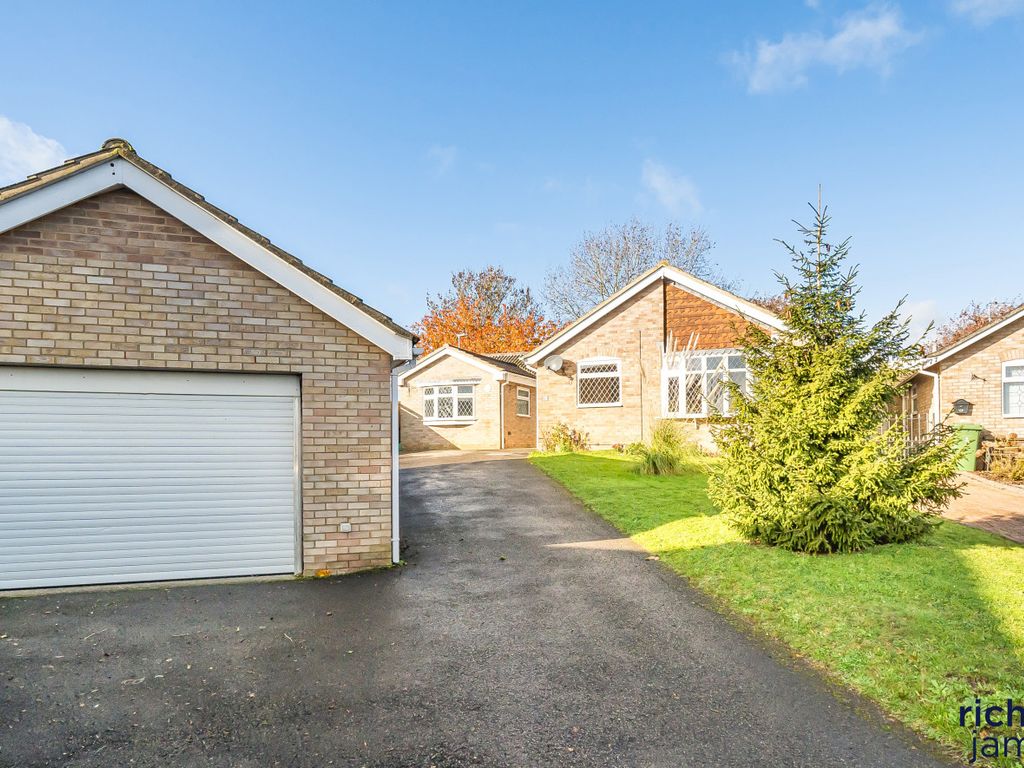 4 bed bungalow for sale in Beverley, Toothill, Swindon, Wiltshire SN5