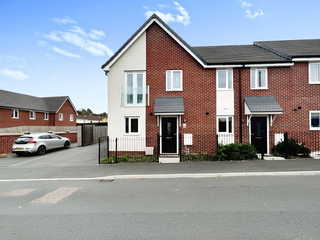 3 bed semidetached house to rent in Thompson Avenue, Edlington