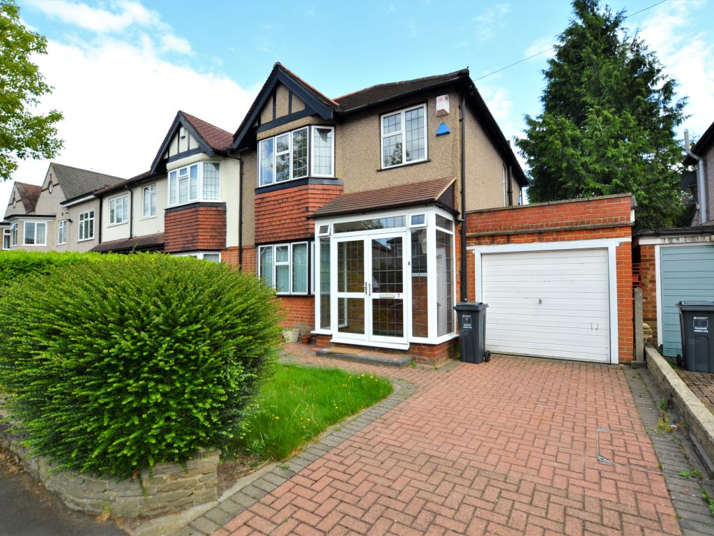 3 bed semidetached house to rent in Lingwood Gardens, Osterley