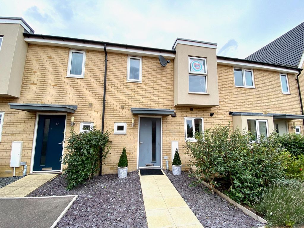 3 bed property to rent in Spitfire Road, Upper Cambourne, Cambridge