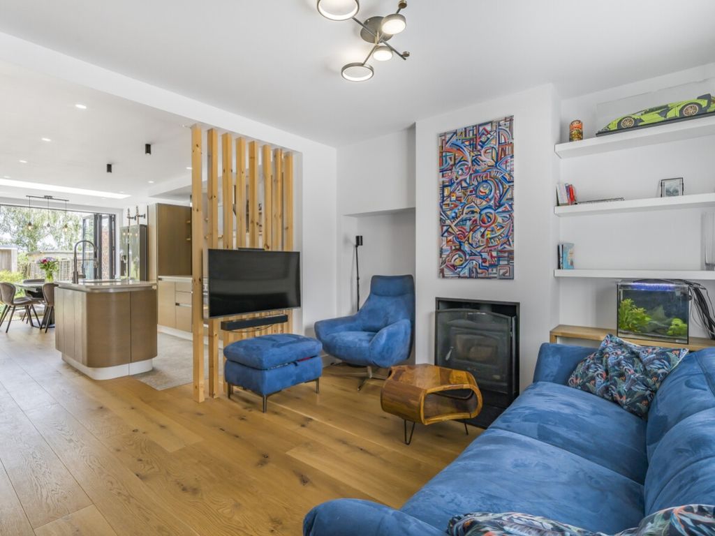 2 bed end terrace house for sale in Peterborough Road, Carshalton