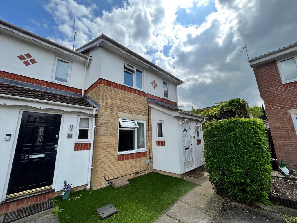 3 bed semidetached house for sale in Alsop Close, London Colney AL2