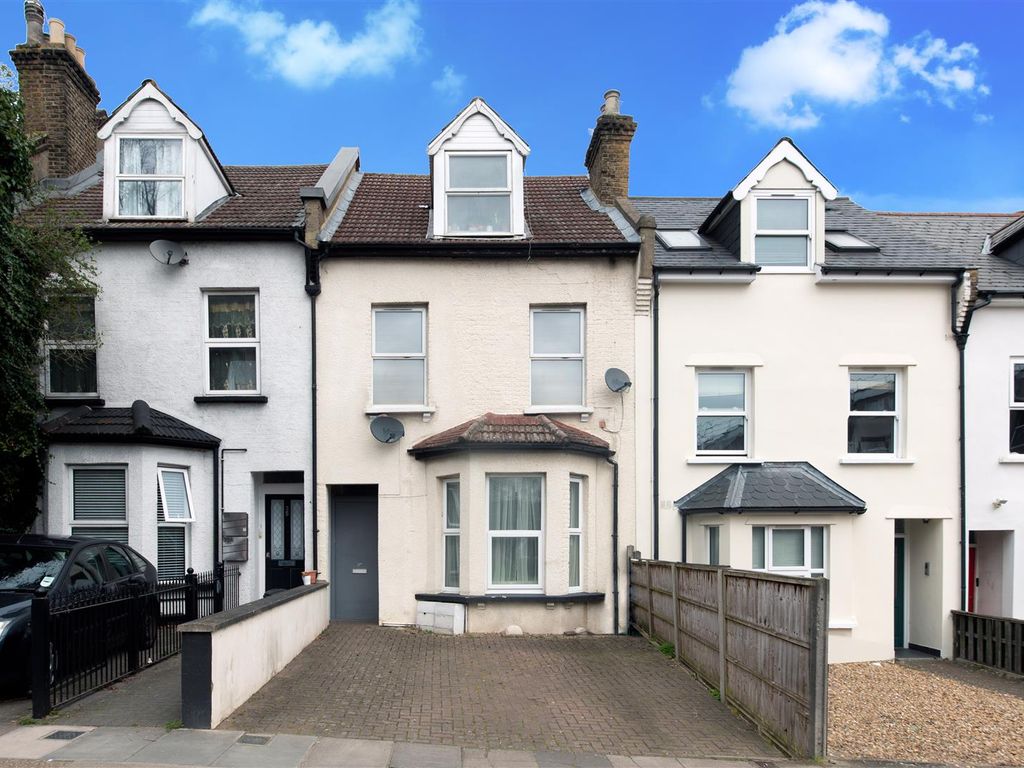 Victoria Road, London NW4  