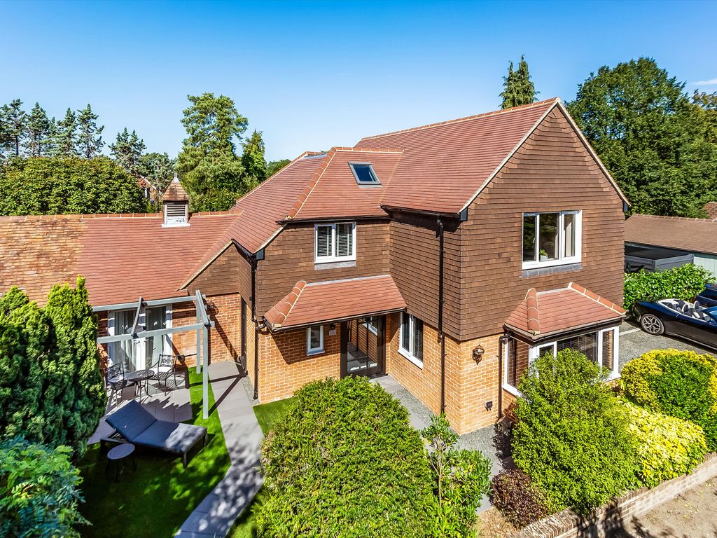 5 bed semidetached house for sale in Gateways, Guildford, Surrey GU1