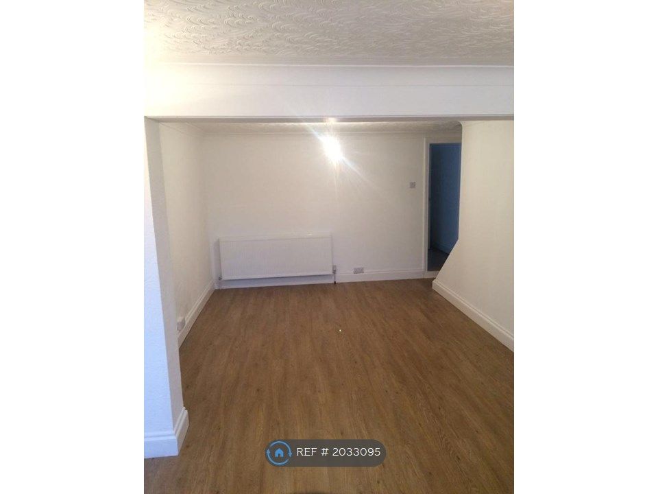 Room to rent in Kirkham Street, London SE18, £750 pcm Zoopla