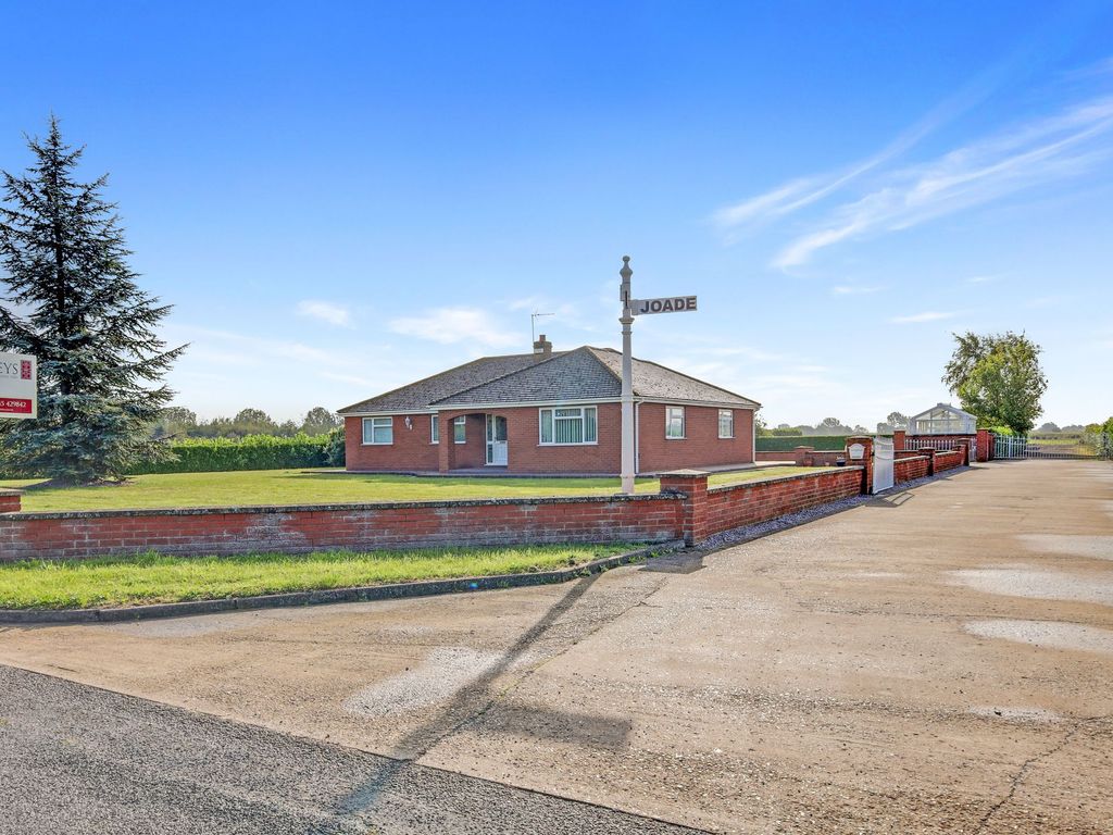 3 bed detached bungalow for sale in Stone House Road, Upwell PE14, £