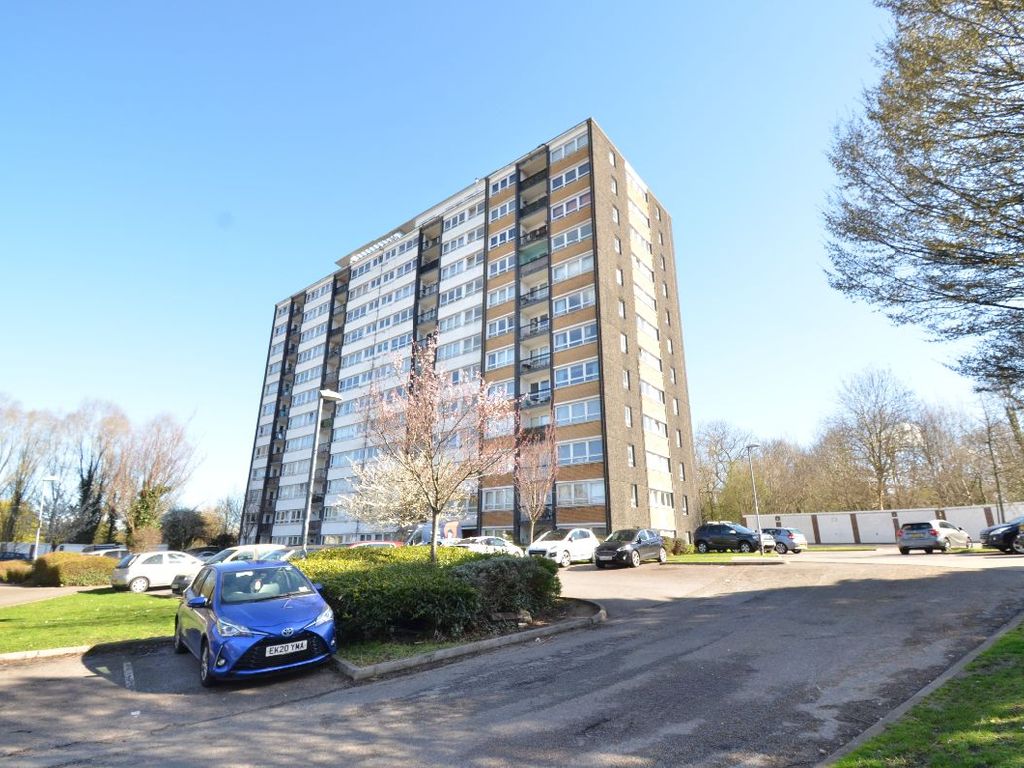 2 bed flat to rent in Flat, Haynes Park Court, Slewins Close