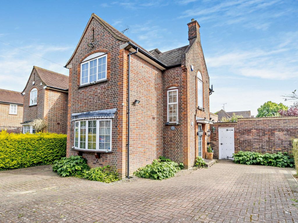 4 bed semidetached house for sale in Hallam Gardens, Hatch End, Pinner