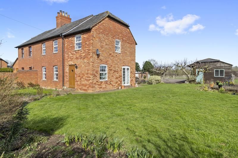 3 bed semidetached house for sale in Preston Court Cottages, Preston