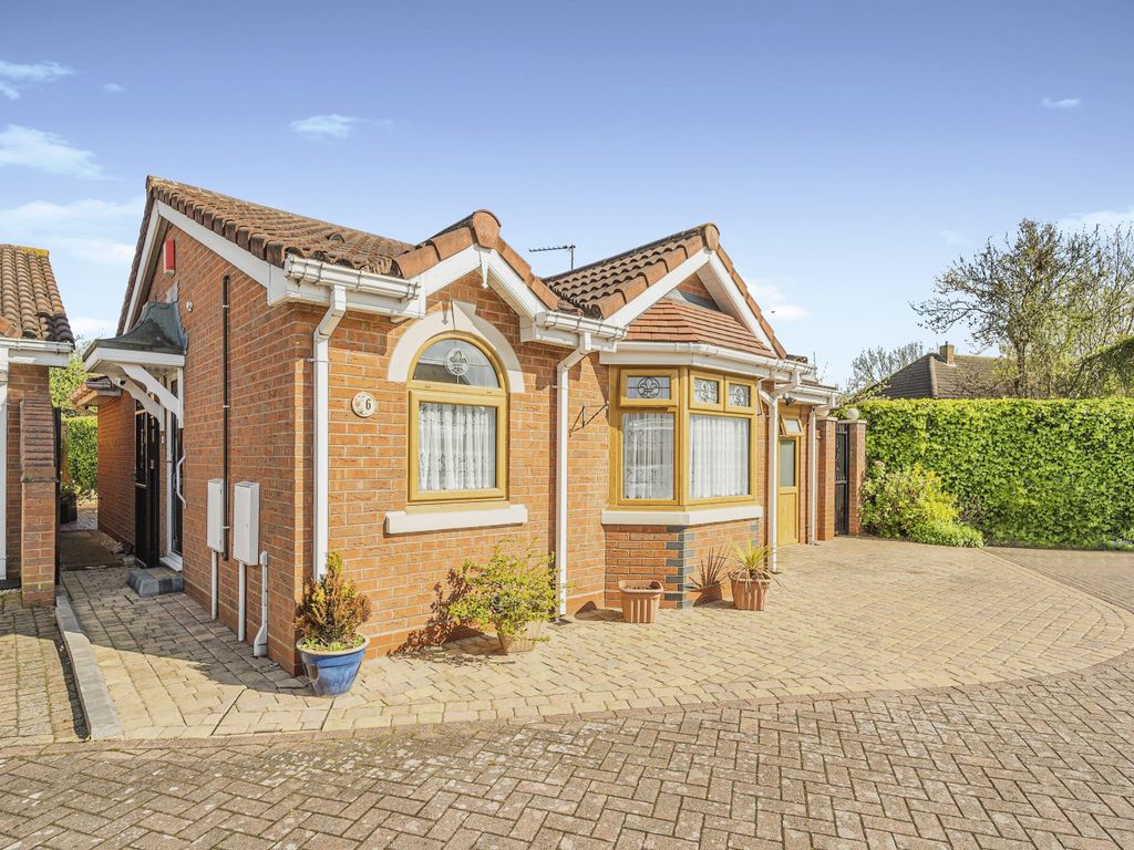 2 Bed Detached Bungalow For Sale In Arbor Court, West Bromwich B71 - Zoopla