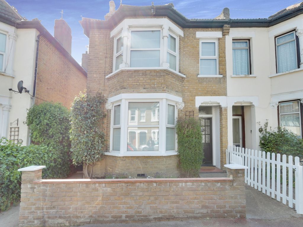 2 bed semidetached house for sale in Cranleigh Drive, LeighOnSea SS9