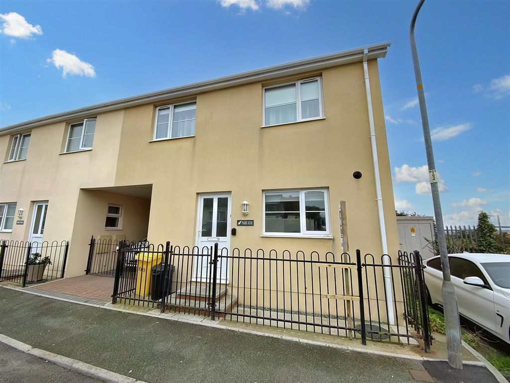 3 bed semidetached house for sale in Kensington Road, Neyland, Milford