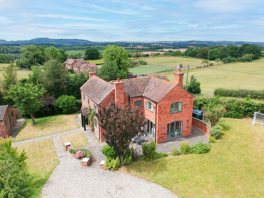 4 bed detached house for sale in Lineholt, Ombersley, Droitwich