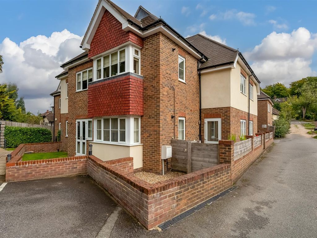 1 bed for sale in 2 Outwood Lane, Chipstead, Coulsdon CR5, £