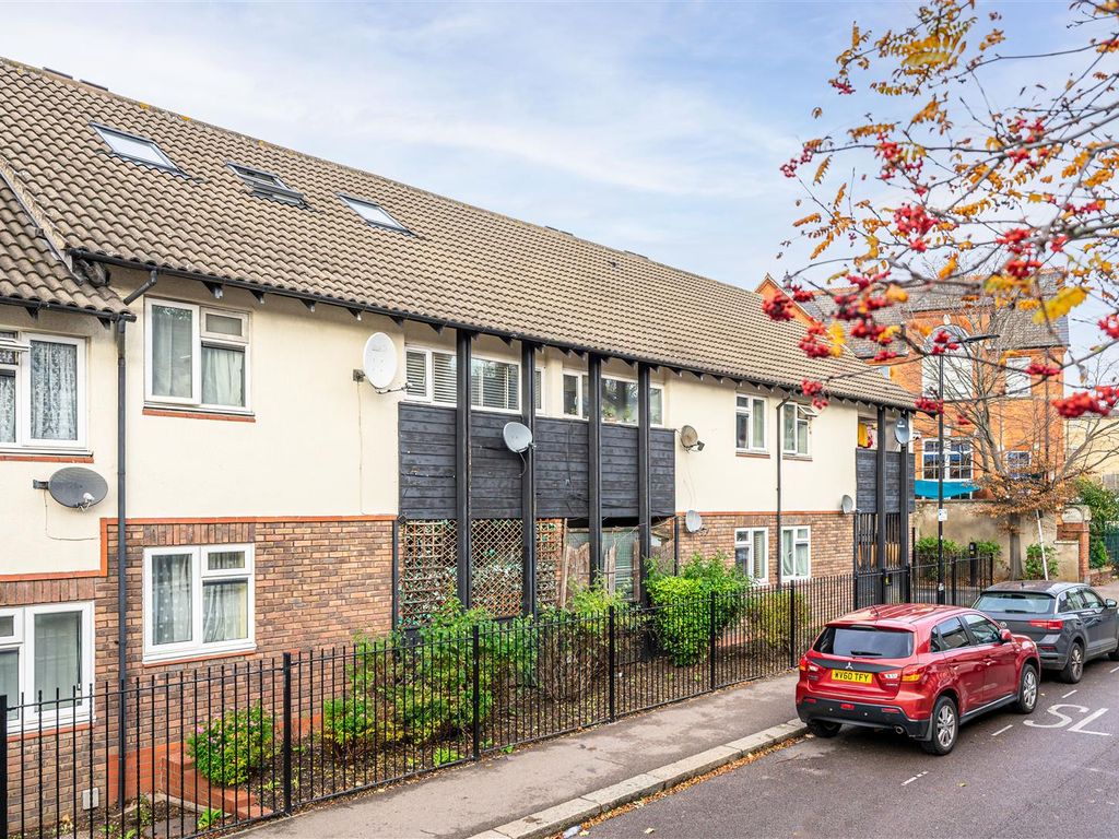 Exmouth Road, London E17  