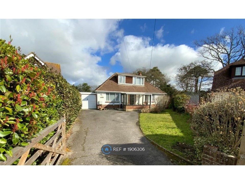 4 bed detached house to rent in Wren Close, Christchurch BH23, £1,595