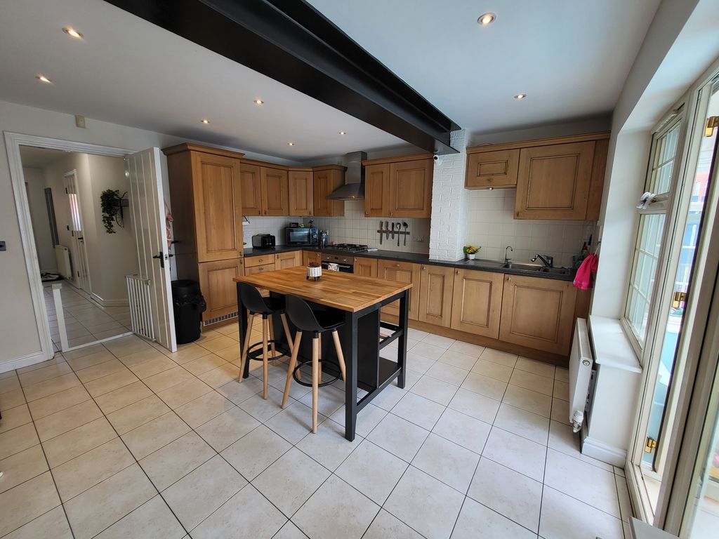 4 bed terraced house for sale in Bretton Close, Brierley, Barnsley S72
