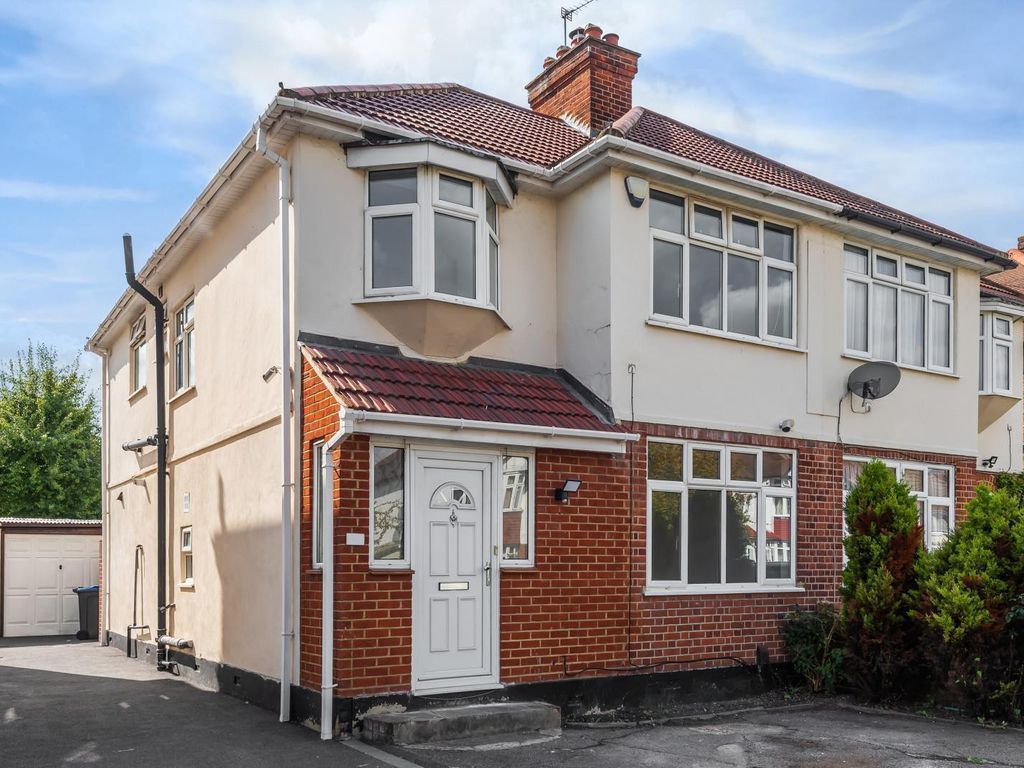 4 bed semidetached house for sale in Oakleigh Avenue, Surbiton KT6, £