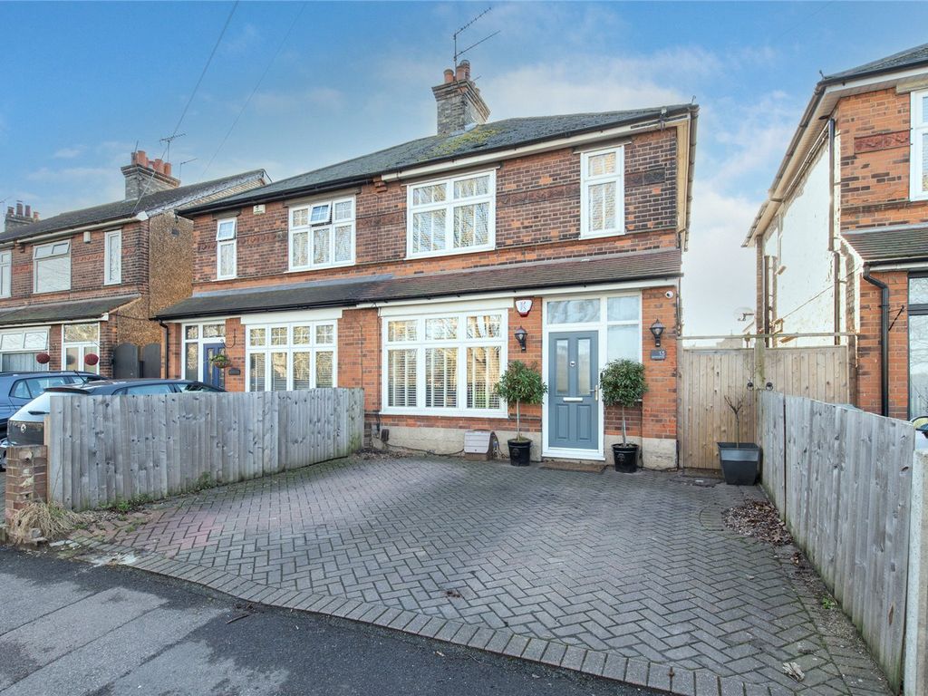 3 bed semidetached house for sale in New House Lane, Gravesend, Kent