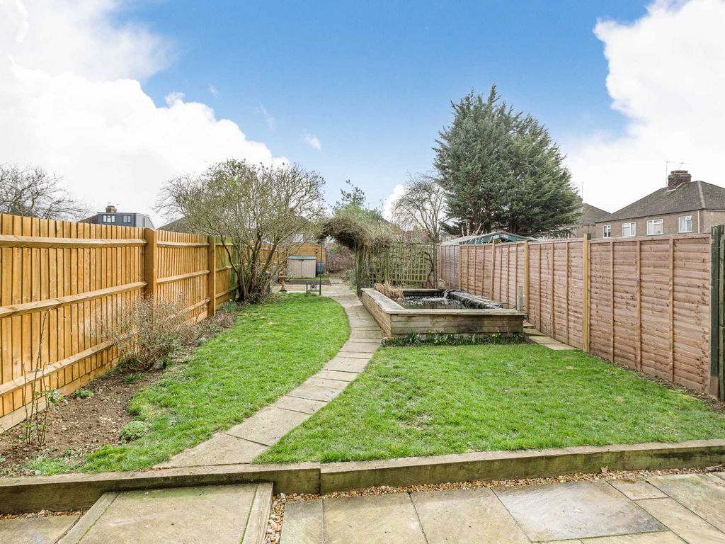 3 bed semidetached house for sale in Marina Drive, Wolverton, Milton