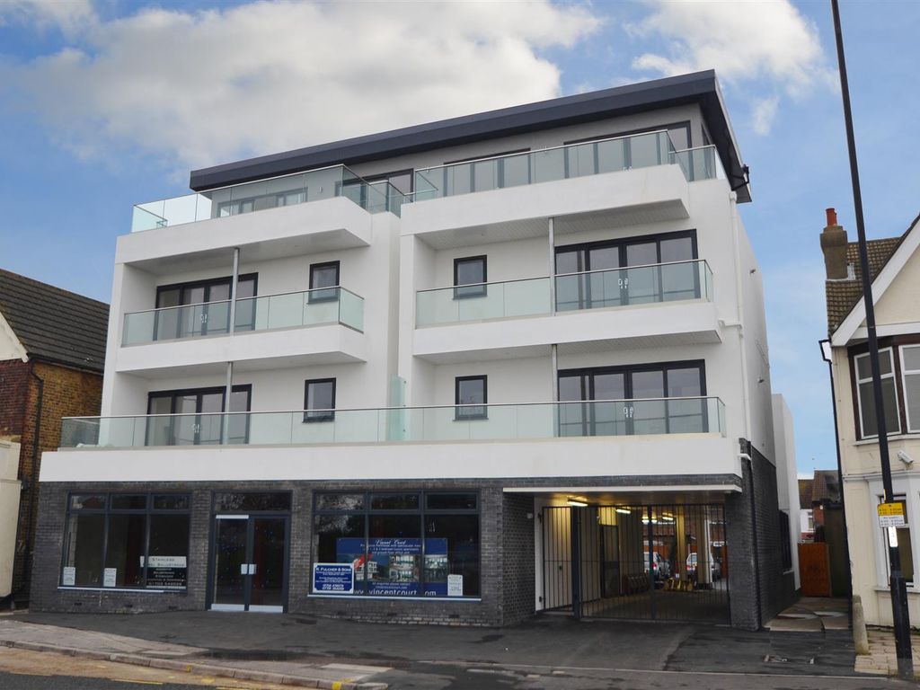 2 bed flat to rent in London Road, WestcliffOnSea SS0, £1,100 pcm