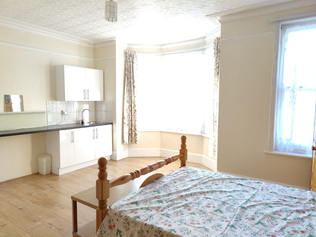 Studio to rent in Very Near Hastings Road Area, Ealing W13 Zoopla