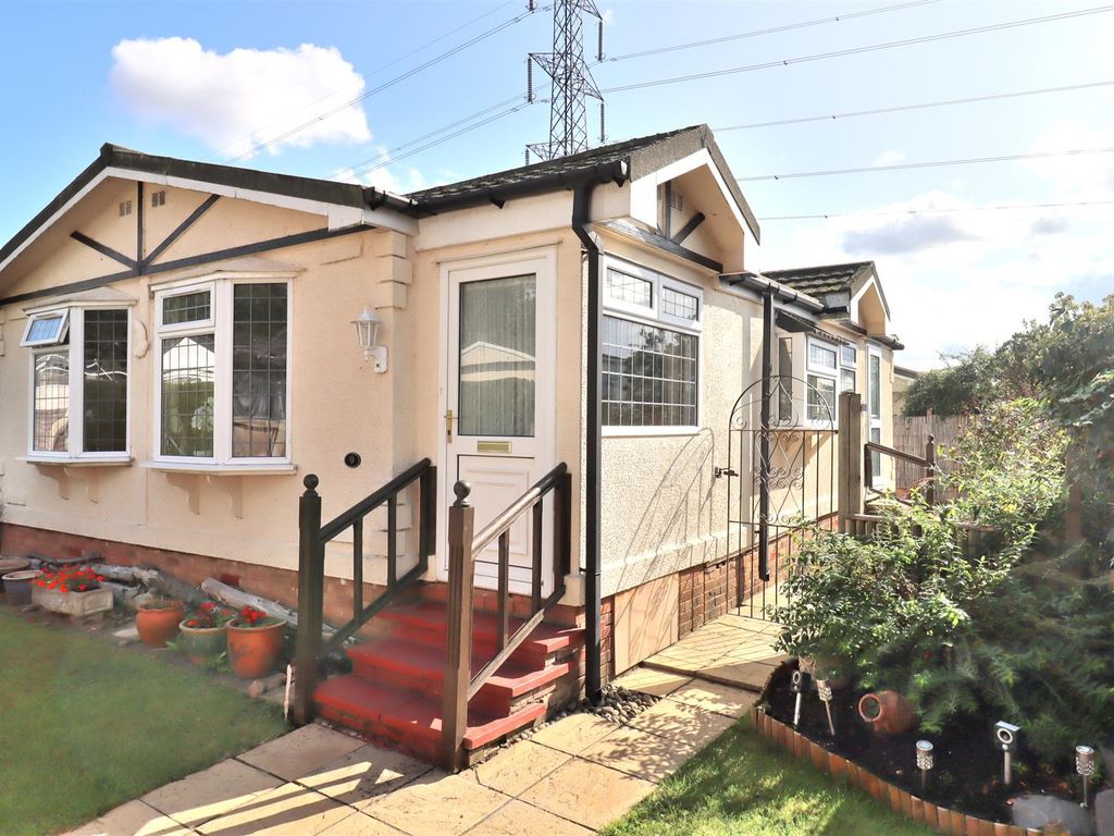 2 bed detached house for sale in Galley Hill Maple Way, Waltham Abbey EN9, £125,000 Zoopla