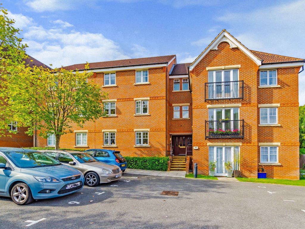 2 bed flat for sale in Eothen Close, Caterham CR3 Zoopla