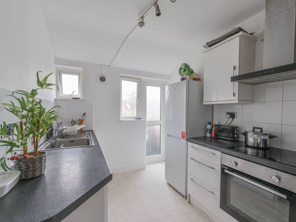 2 bed flat for sale in College Road, Harrow Weald, Harrow HA3 Zoopla