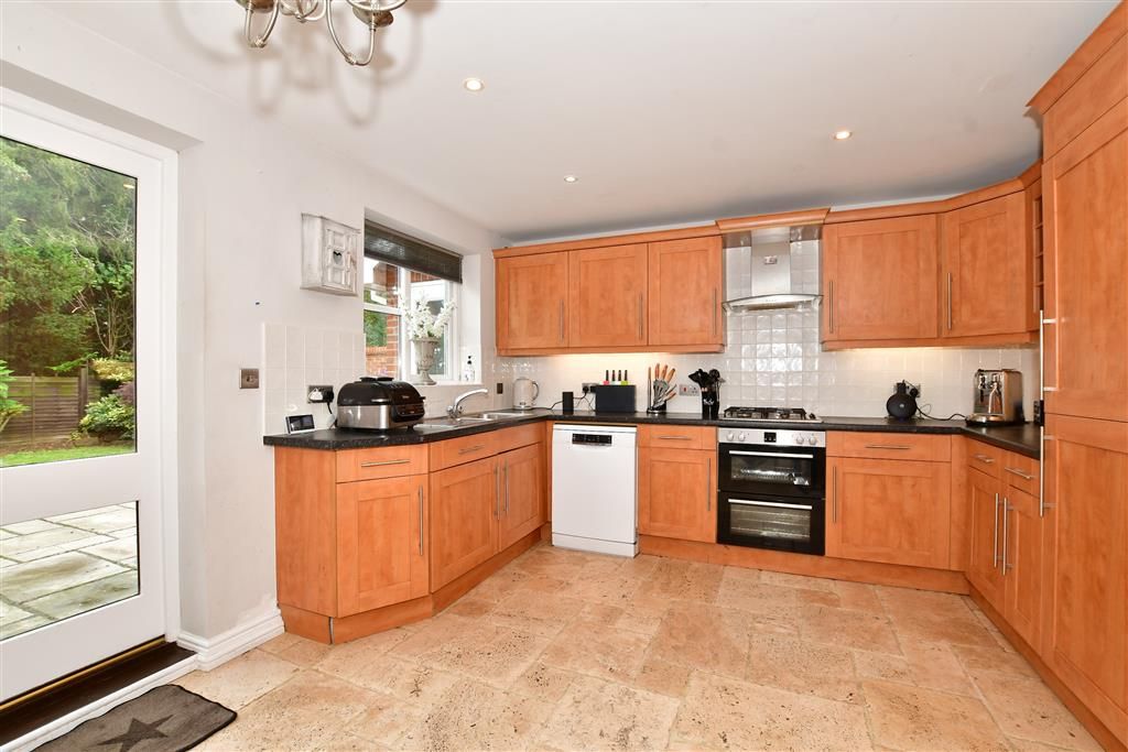 4 bed end terrace house for sale in Warwick Road, South Holmwood