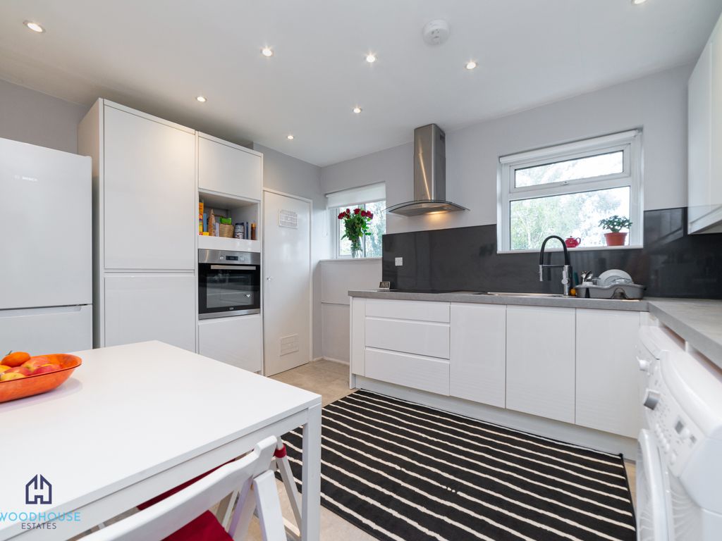 1 bed flat to rent in Crawford Gardens, Palmers Green N13, £1,400 pcm