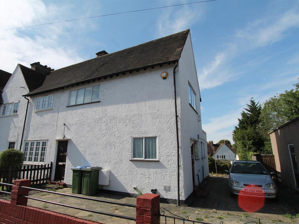 3 bed end terrace house for sale in Granby Road, London SE9, £400,000