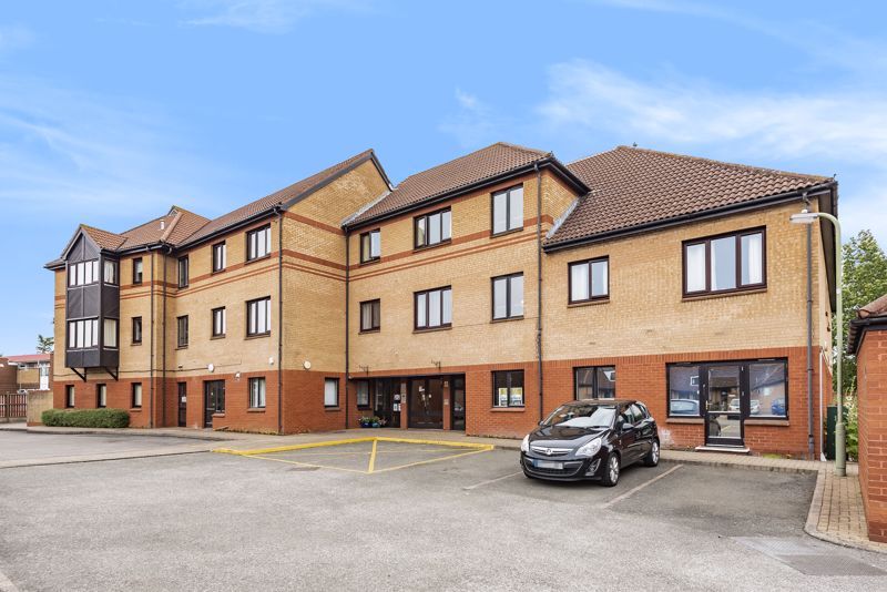 1 bed property for sale in Marlborough Court, Fairacres Road, Didcot