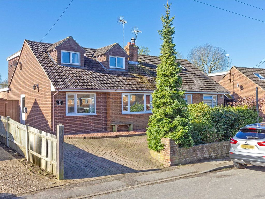 3 bed semidetached house for sale in School Lane, Lower Halstow