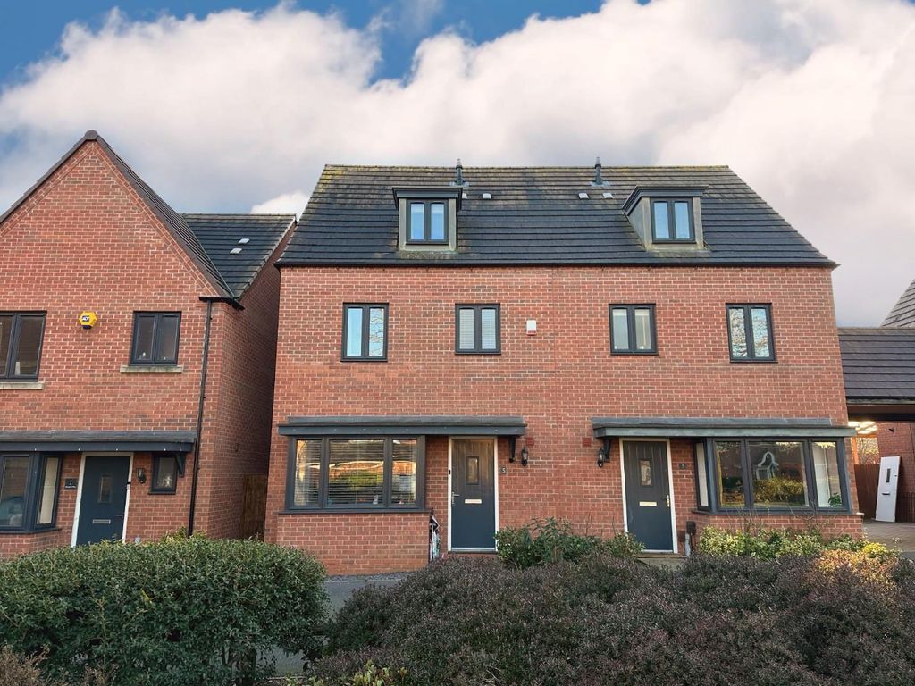 4 bed semidetached house for sale in Howarth Way, St Crispins