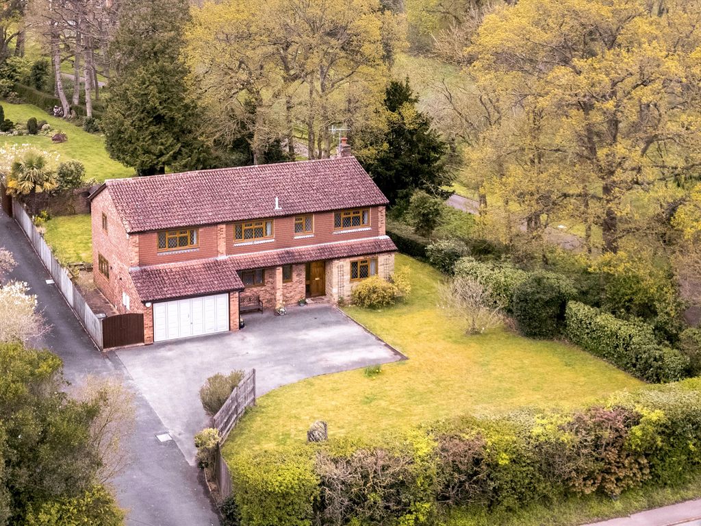 6 bed detached house for sale in Tonbridge Road, Hildenborough TN11