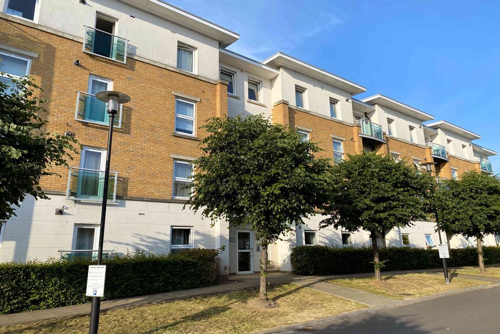 2 bed flat for sale in Highbury Drive, Leatherhead KT22 Zoopla