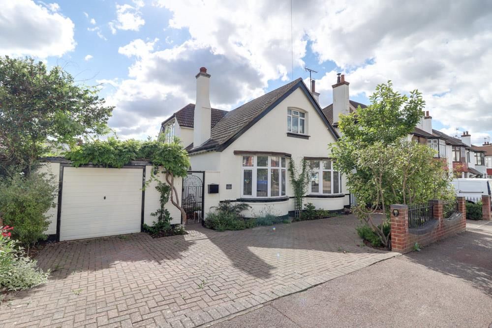 4 bed detached house for sale in Woodfield Gardens, LeighOnSea SS9