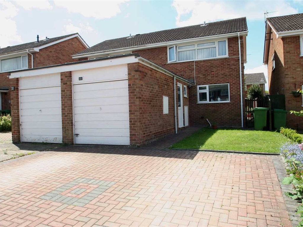 3 bed semidetached house to rent in Brighton Hill, Basingstoke