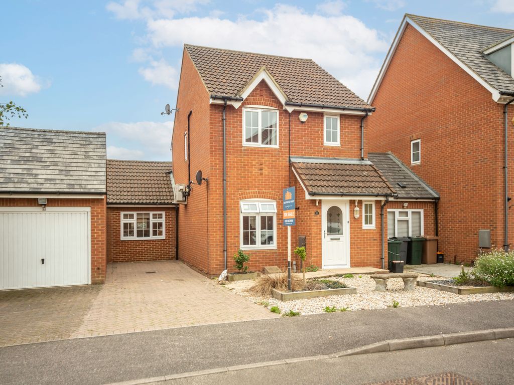 3 bed detached house for sale in Forum Way, Chartfields TN23, £375,000
