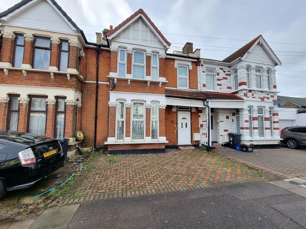 3 bed property for sale in Audley Gardens, Ilford IG3, £550,000 Zoopla