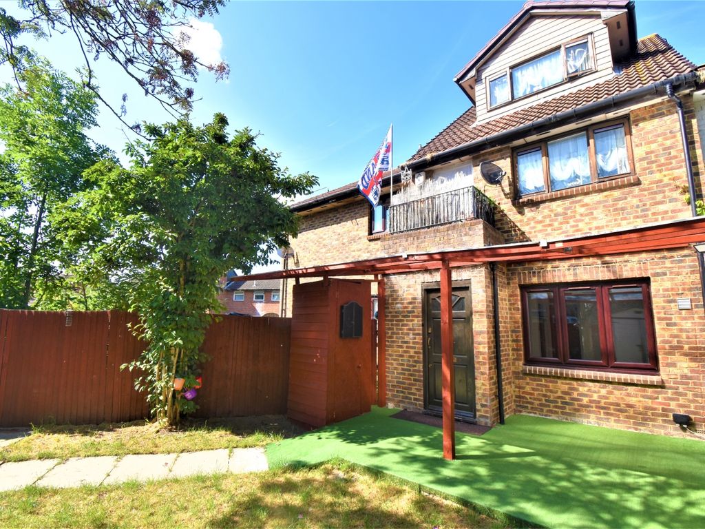 1 bed to rent in Lister Walk, London SE28 Zoopla