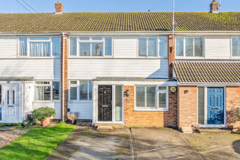 3 bed terraced house for sale in Willowmead Gardens, Marlow SL7, £595,000 Zoopla
