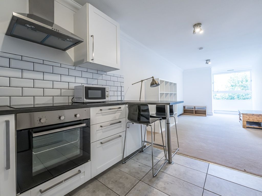 1 bed flat to rent in Harrier House, Sullivan Close, Battersea, Clapham