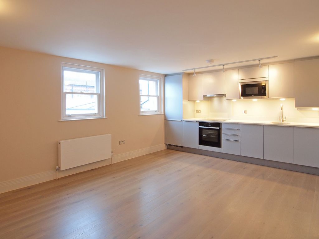 1 bed flat to rent in High Street, Hampton Wick, Kingston, Surrey KT1