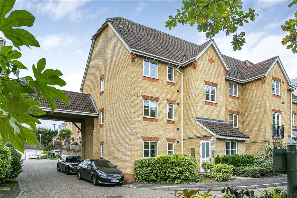 Ashdown Close, Woking, Surrey GU22  