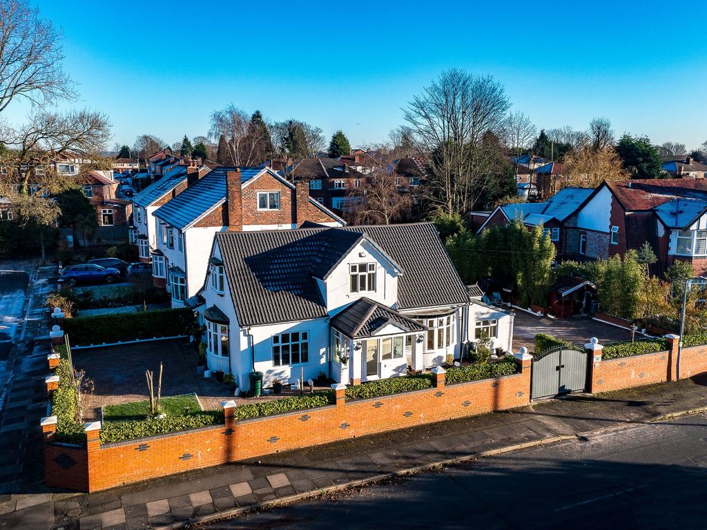 4 bed detached house for sale in 4/5 Bedroom Detached House, Carlton