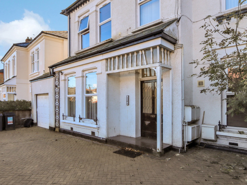 2 bed flat to rent in Lawrence Road, London, Flat SE25, £1,500 pcm Zoopla